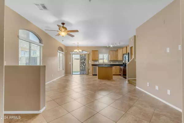 2725 E MINE CREEK Road #1042, Phoenix, AZ 85024