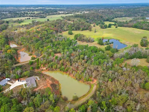 11304 County Road 4102, Lindale, TX 75771