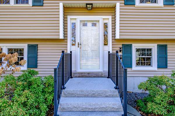 16 Woodside DR, Scarborough, ME 04074