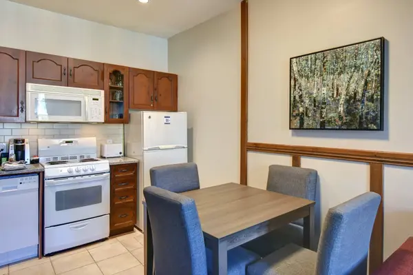 151 Ch. du Curé-Deslauriers #332, Mont-Tremblant, QC J8E1T1