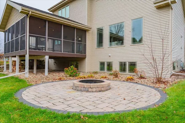 336 Oakmont Street, Oregon, WI 53575