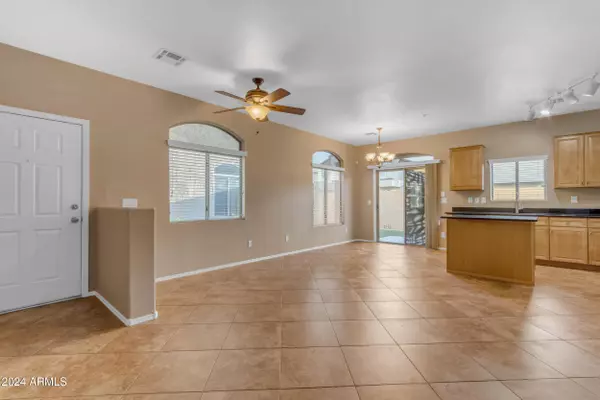 2725 E MINE CREEK Road #1042, Phoenix, AZ 85024