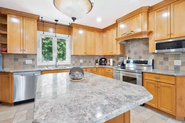 146 James St, Attleboro, MA 02703