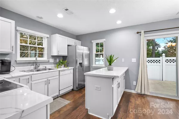 150 Mangum CIR, Mooresville, NC 28117