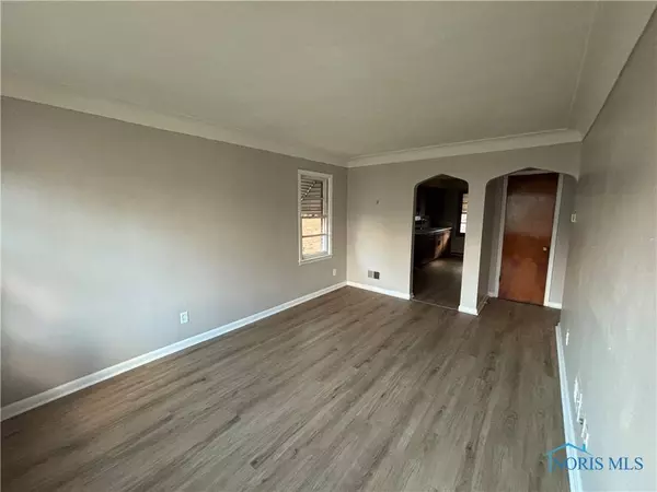 1925 Berdan AVE, Toledo, OH 43613