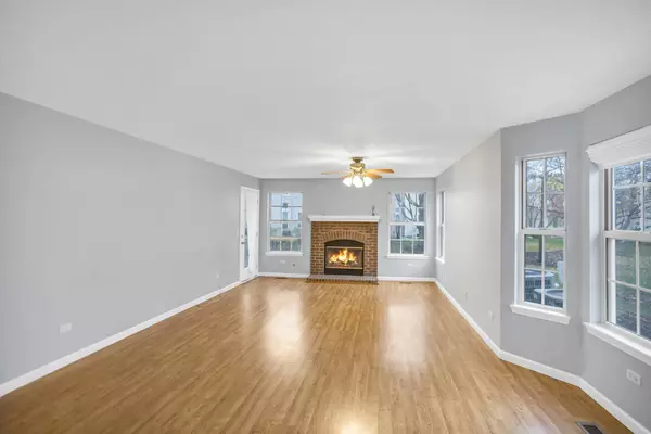 2857 Fremont CT, Schaumburg, IL 60193