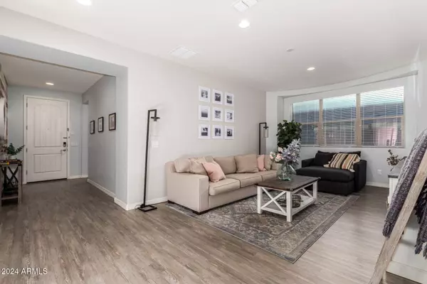 2938 W TUMBLEWEED Drive, Phoenix, AZ 85085