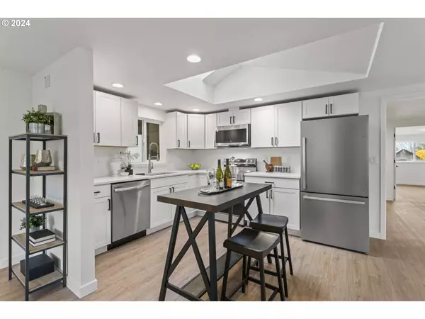 1176 48TH AVE, Sweet Home, OR 97386