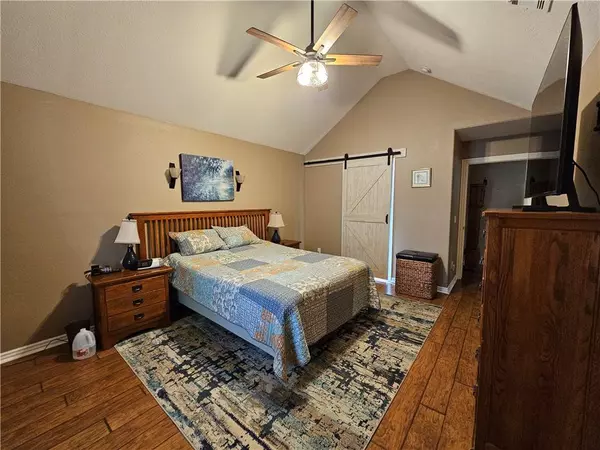 1111 Lariat Dr, Centerton, AR 72719