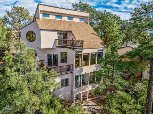 735 Camino Cereza, Los Alamos, NM 87544