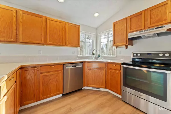 16 N Borah Way, Nampa, ID 83651