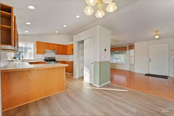 16 N Borah Way, Nampa, ID 83651