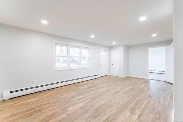 18 Mary Avenue, Plainfield, CT 06354