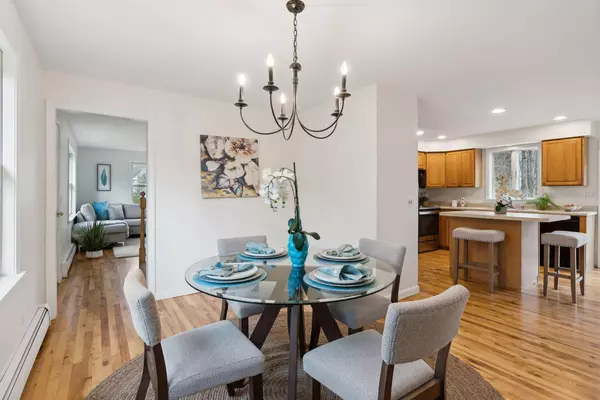 157 Longwoods RD, Falmouth, ME 04105