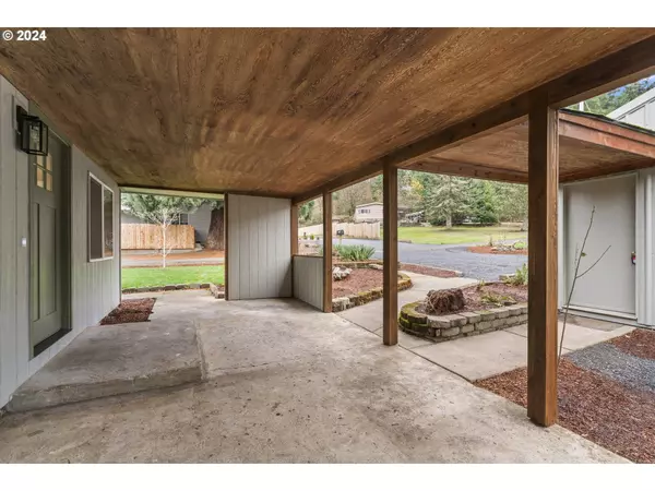 1176 48TH AVE, Sweet Home, OR 97386