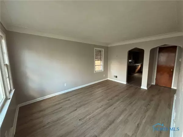 1925 Berdan AVE, Toledo, OH 43613