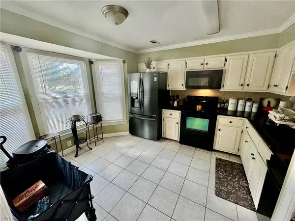 8 Colonies LNDG, Hampton, VA 23669