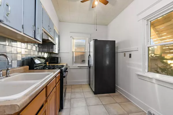 620 Raymond ST, Elgin, IL 60120