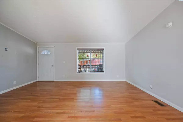 52 Log Lane #52, Richland, WA 99354-1744