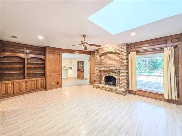 903 Bucknell Drive, Arlington, TX 76012