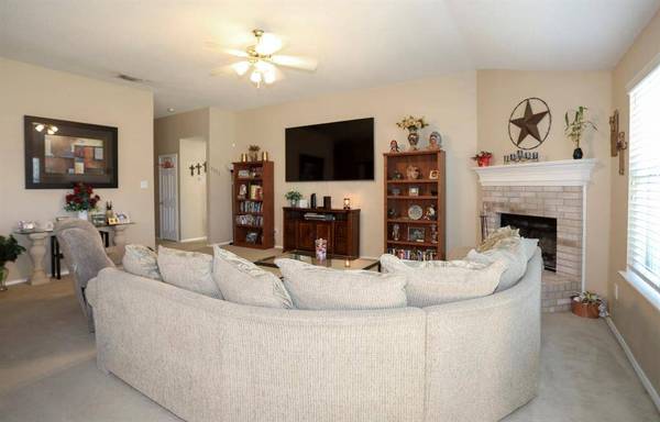 533 Reagan Lane, Burleson, TX 76028