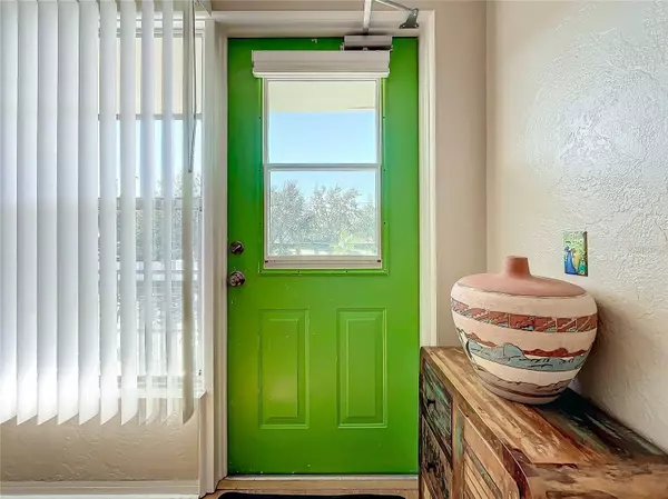 5665 40TH AVE N #406, Kenneth City, FL 33709