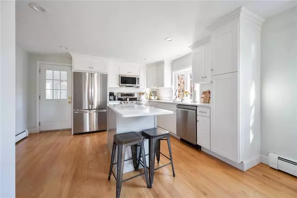 15 Grant LN, Cumberland, RI 02864