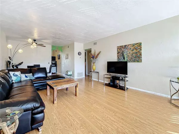 5665 40TH AVE N #406, Kenneth City, FL 33709