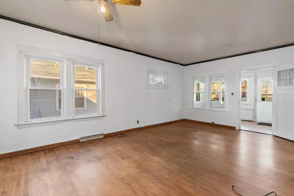 620 Raymond ST, Elgin, IL 60120