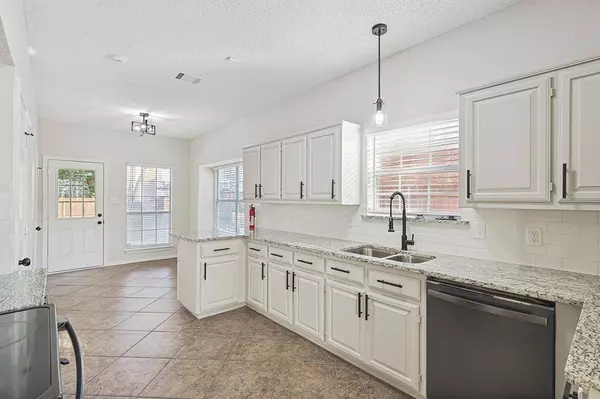 1731 Creekpoint Drive, Lewisville, TX 75067