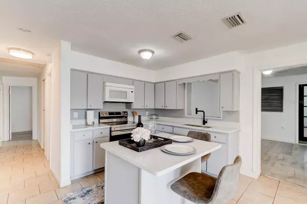 1370 WRIGHT ST, Daytona Beach, FL 32117