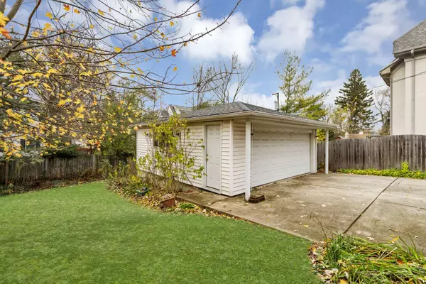 928 S Monroe ST, Hinsdale, IL 60521