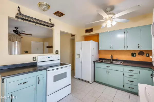 10355 W PINEHURST Drive, Sun City, AZ 85351