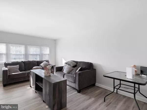 12 BEDFORD DR, Wilmington, DE 19809