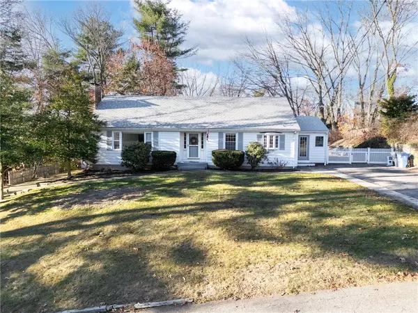 15 Grant LN, Cumberland, RI 02864