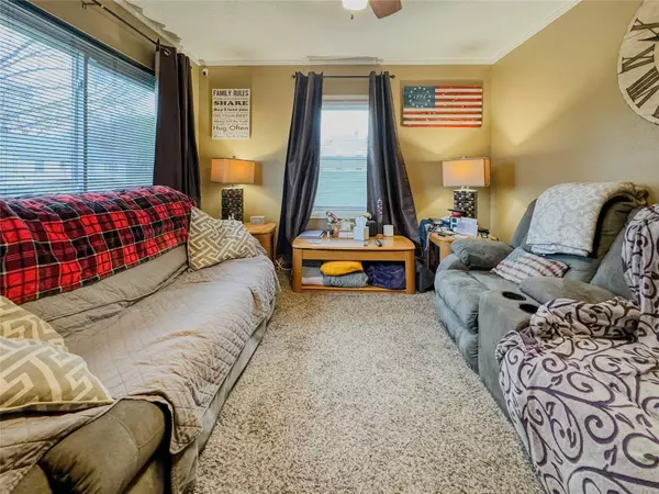 3253 Kinsey Avenue, Des Moines, IA 50317