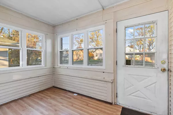 620 Raymond ST, Elgin, IL 60120