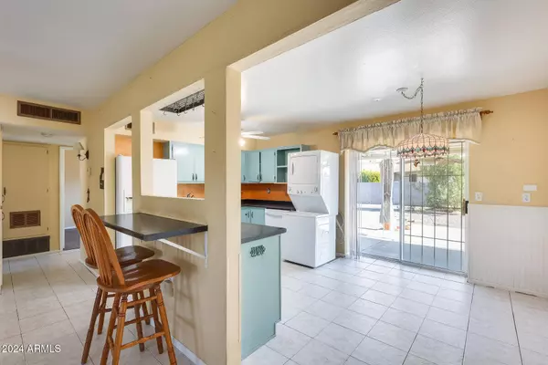 10355 W PINEHURST Drive, Sun City, AZ 85351