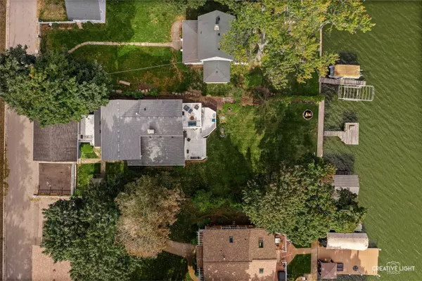 2306 Orchard Beach RD, Mchenry, IL 60050