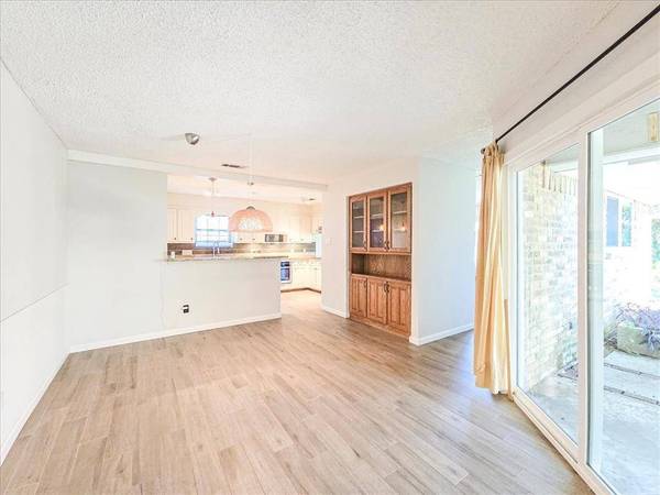 903 Bucknell Drive, Arlington, TX 76012