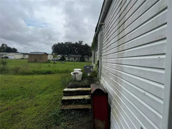 9134 WOOD TERRACE DR, Tampa, FL 33637