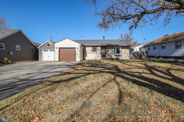 106 5th AVE W, Fargo, ND 58078