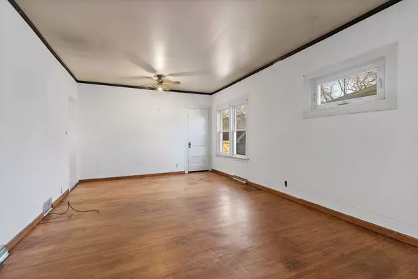 620 Raymond ST, Elgin, IL 60120