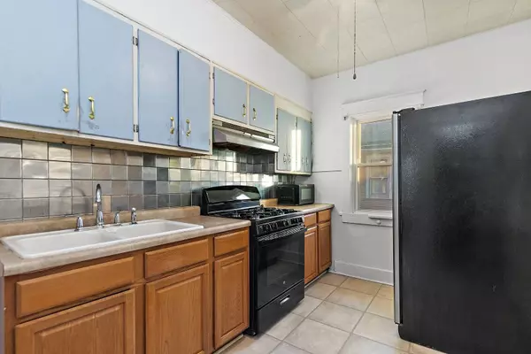 620 Raymond ST, Elgin, IL 60120