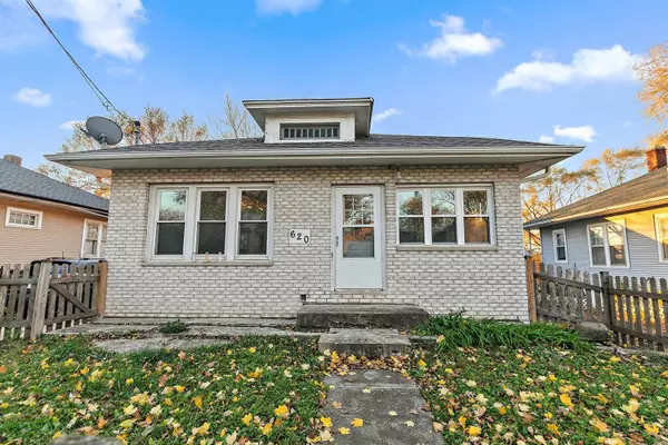 620 Raymond ST, Elgin, IL 60120