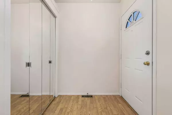 309 Sierra Morena GN SW, Calgary, AB T3H 3H8