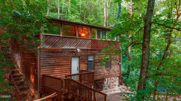 215 Lovers LN, Townsend, TN 37882