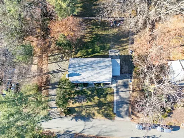 15 Grant LN, Cumberland, RI 02864
