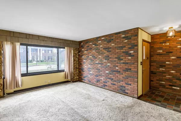 928 S Monroe ST, Hinsdale, IL 60521