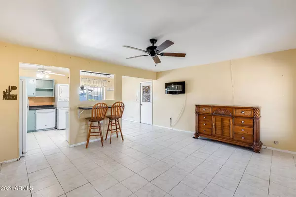 10355 W PINEHURST Drive, Sun City, AZ 85351